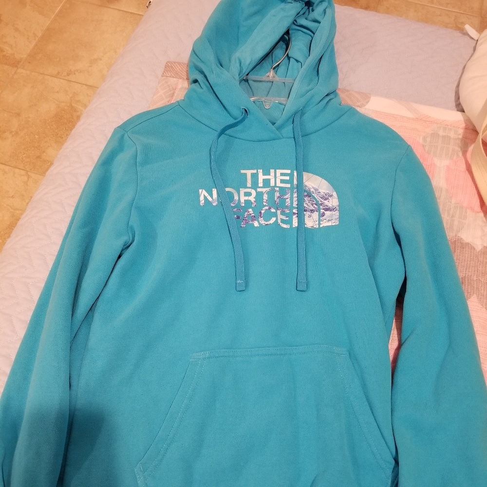 North face hoodie with big connecting pockets